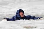 Петербуржцам снова запретили гулять по льду водоемов